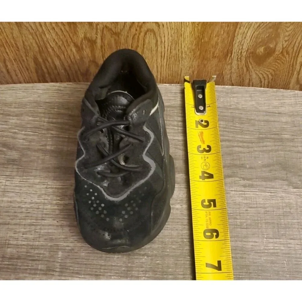 Adidas Ozweego Toddler Size 6.5 Black‎